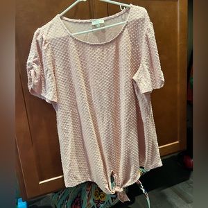 Women’s plus sized dress shirt